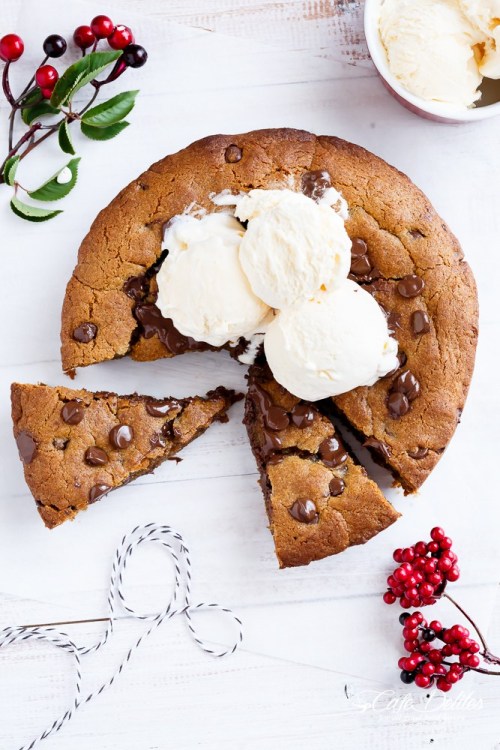 sweetoothgirl:    NUTELLA STUFFED GINGERBREAD SKILLET COOKIE    