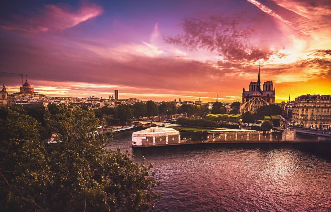 nythroughthelens:
“ Notre Dame - Paris - France
sunset.
”