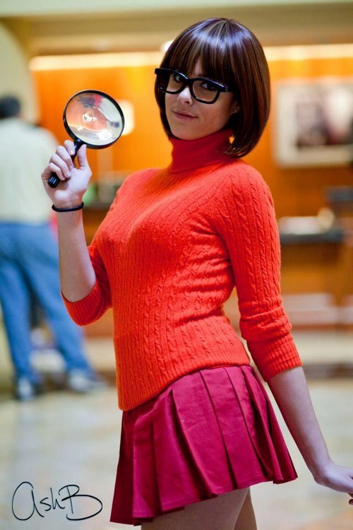 costumecuties:  Velma is so hot she can solve the case of the black mamba in my pants.