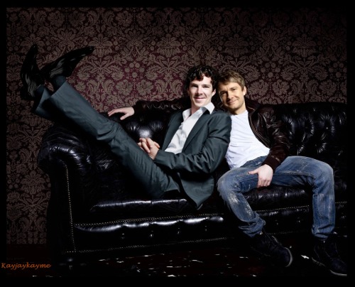 cumber-porn: kayjaykayme: Couchlock :) Omg! This manip is just perfect! So beautifully done
