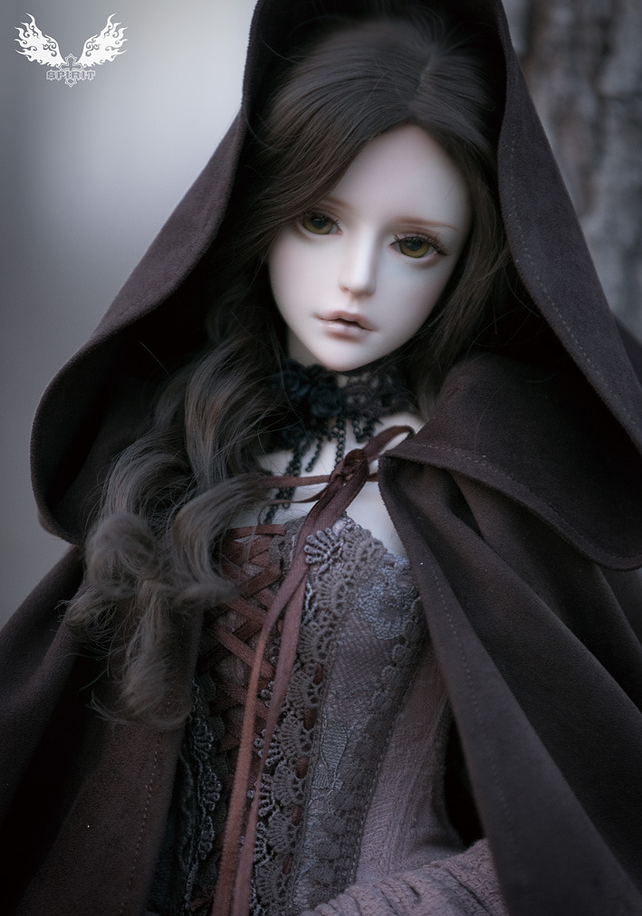 nalisinko:  The outfits were co-designed by Nalisinko and Spiritdoll, and made