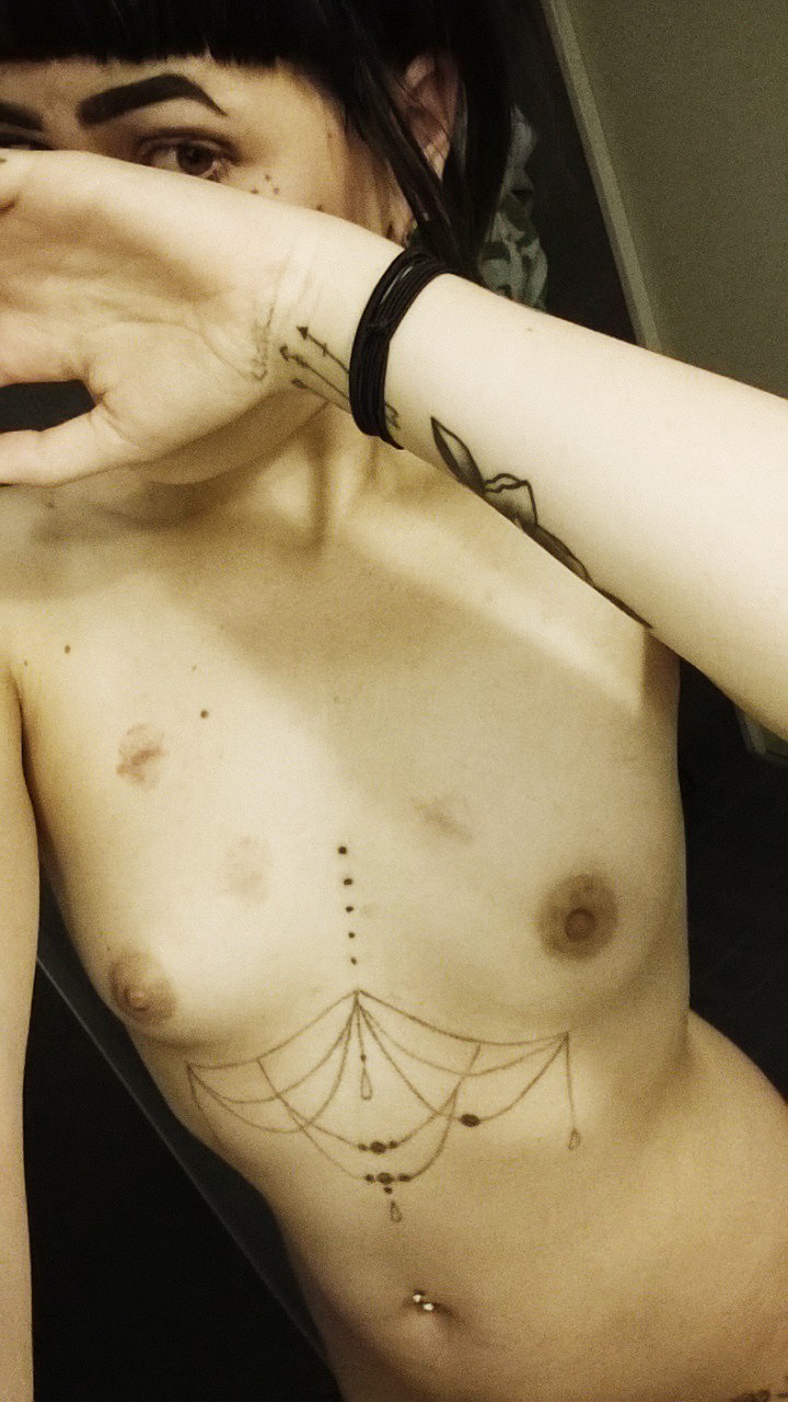 satans-primadonna:  I feel Like exposing my body so shut up. People who know me are