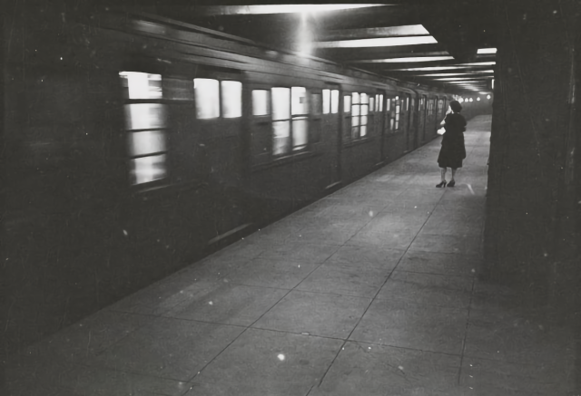 / Stanley Kubrick, NYC Subway, 1946