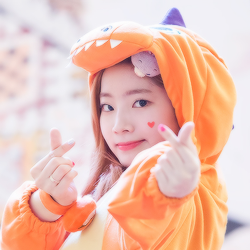 dahyunayeon: (♡°▽°♡) orange! dahyun  ♡