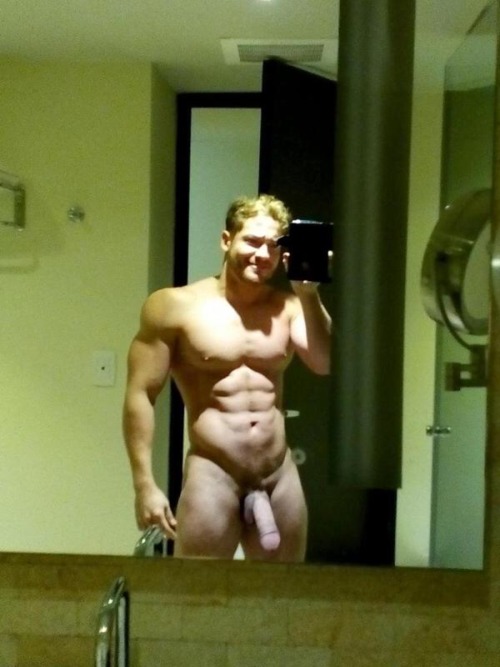 Sex sprinkledpeen:  Henry Licett’s bathroom pictures