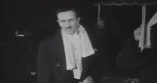 unshaped:  thedisneyhipster:  black-white-disney:  Walt recognizes you!  And my breath