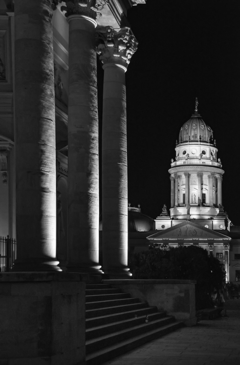 itsnigrumetalbum:
“PLACES IN THE NIGHT “GENDARMENMARKT!” Berlin
by IngoW.
”