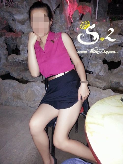 pht1911:  Naked in Coffee Shop P1