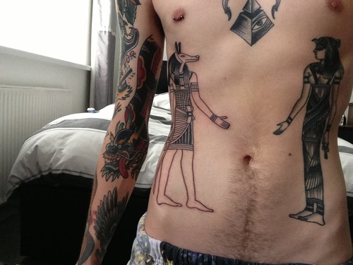kurt-lana-and-pizza:  px-ke:  following back similar  † She prays the rosary for