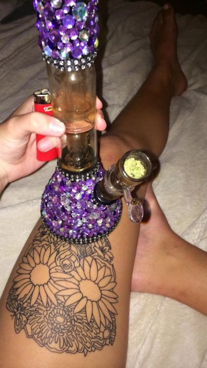 viviidvibes:bong rips b4 bed with Nance ✨