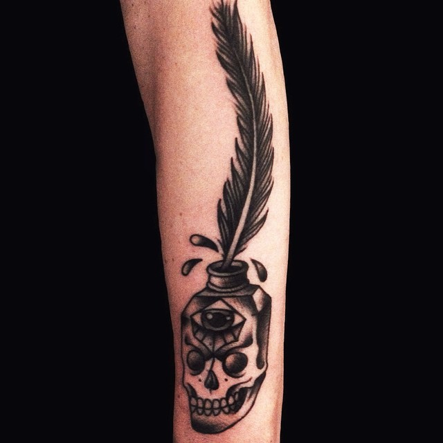 Pluma y tintero para el amigo Alfredo. Amigo les cuento que desde la próxima semana ñ encontrare en Santiago tatuando, pronto subiré más información de los estudios en lo que tatuare, desde ya tendré la agenda abierta para quienes quieran reservar...