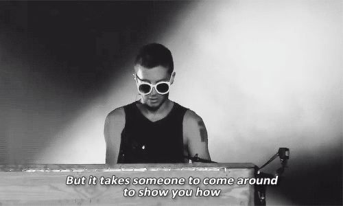 ifeellessalien:She’s the tear in my heart, I’m on fire