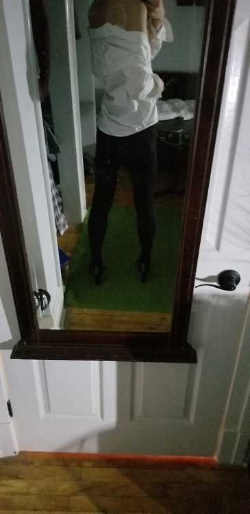 (&gt;_