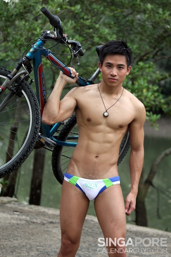 evianguy:  Hawt Asian Stud!