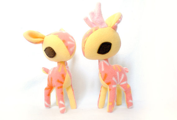 monochromenoir:  Plush Deer by pookatdinocrafts on etsy. Do not remove source.  