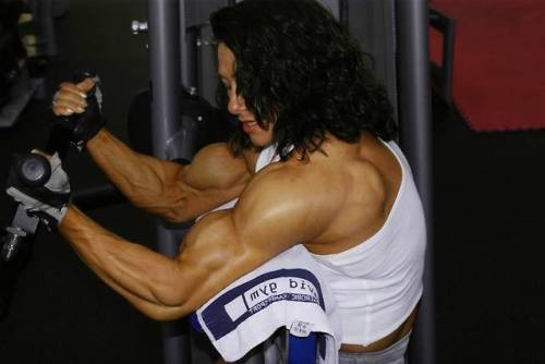 femalemuscletalk:  Turn those molehills into mountains. Curl till you pop!800.222.3539 (FLEX)International calls: 1-214-446-1459http://bit.ly/10U4NH#female bodybuilding ilovefemalemuscle ladystrongstyle zenprophet jacksgap 
