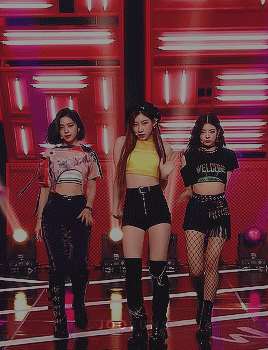 200325 Wannabe (chaeryeong)