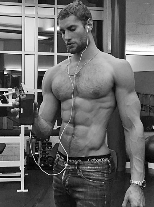 nm-gayguy:  :o)