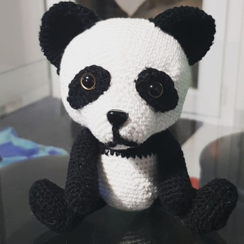 Another plushie for my little girl =). &mdash; Amigurumi panda que j'ai fait de tête cette fois. J'