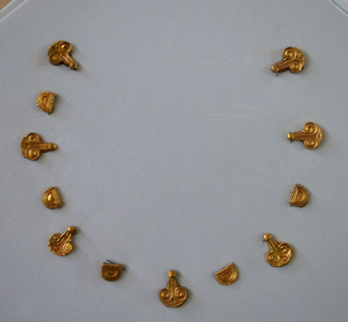 greek-museums:Archaeological Museum of Ancient Nemea:Some mycenaean jewellery, two signet rings, nec