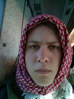 crushis:  anotherbengali:  juliasinikka:  travellerintime:  As a response to a line of serious attacks on muslim women lately, thousands of Swedish men and women wore a hijab to work today. The purpose of this was to support everyone’s right to dress
