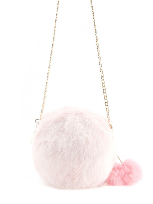 springgette:Fluffy Shoulder Bag |  Don’t remove the caption