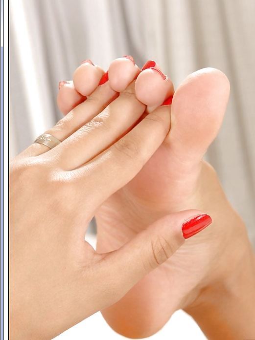 Beautiful feet and other stuff that turns me on..