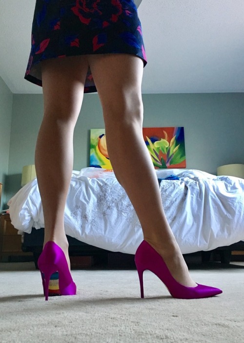 mykinks18plus: mygorgeouslegs: Think my new skirt matches my heels well!