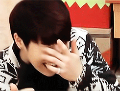 himegyu:  one of sunggyu’s many cute little habits ‘cause he’s fabulous 