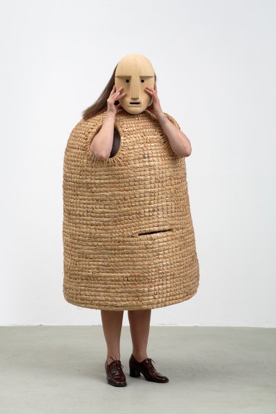 Fetish Dress and Mask Wiebke Siem, Untitled, 2001 Courtesy Wiebke Siem/ Foto: Hans-Georg Gaul