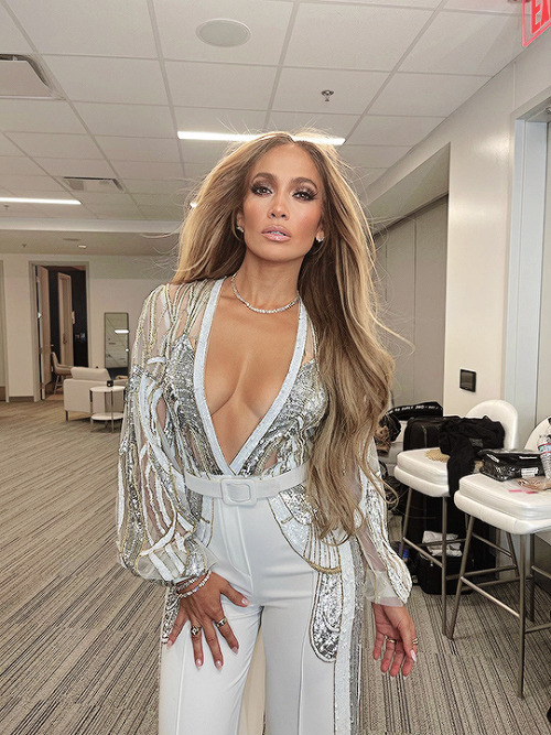 jlo: GlamFam: @glblctzn edition. Don’t miss the #VaxLive concert Saturday, May 8. @jlobeauty #