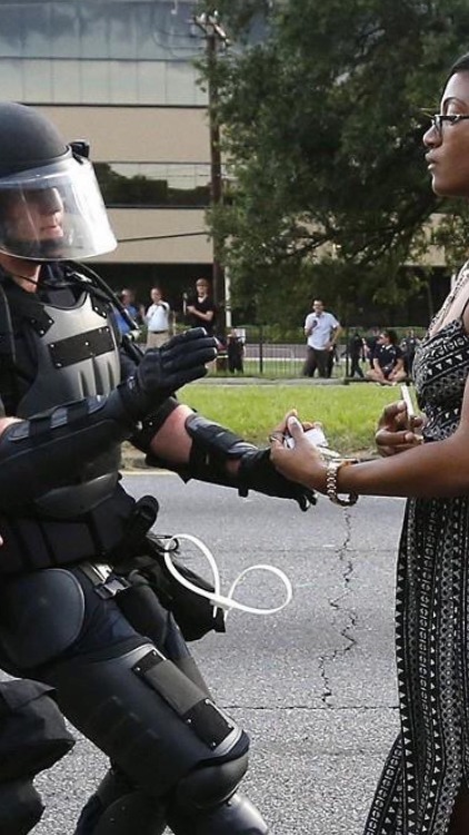 frontpagewoman: This picture is breaking Twitter: Woman confronts police at BLM protest in Baton Rou