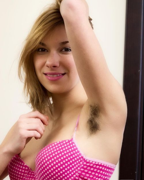 #naturalwoman #sexywomanphotography #naturalgirl #stillbeautiful #sexyarmpits #femalearmpits #armpit