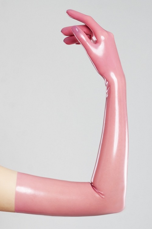 https://gloveslover.tumblr.com/post/163643459768