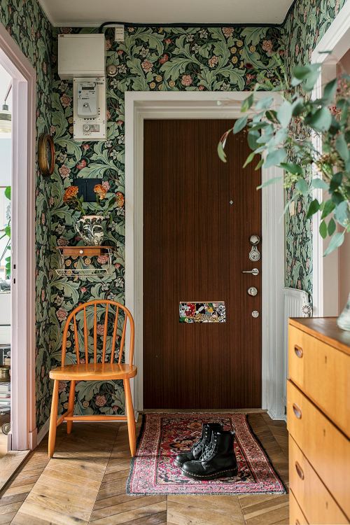 thenordroom:Vintage apartment filled with green wallpaper | styling by Rydman & photos by Ostlin