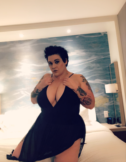jennybebop: Just came back from a lovely room on Lake Erie . I have a 36 picture set up now for all 
