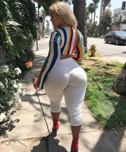 lukecage777:  kornbredfed:  K O R N B R E D F E D @carmelahabibi   @carmelahabibi  #kornbredfedgirlz #ass #EyeCandy #thickAF   https://www.instagram.com/p/BtBu5TfBOx2/?utm_source=ig_tumblr_share&amp;igshid=1kxj82trrpvye  Oooweeee