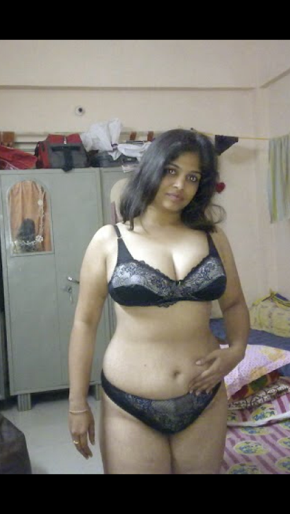 mumbai-gigolo:  Amla aunty