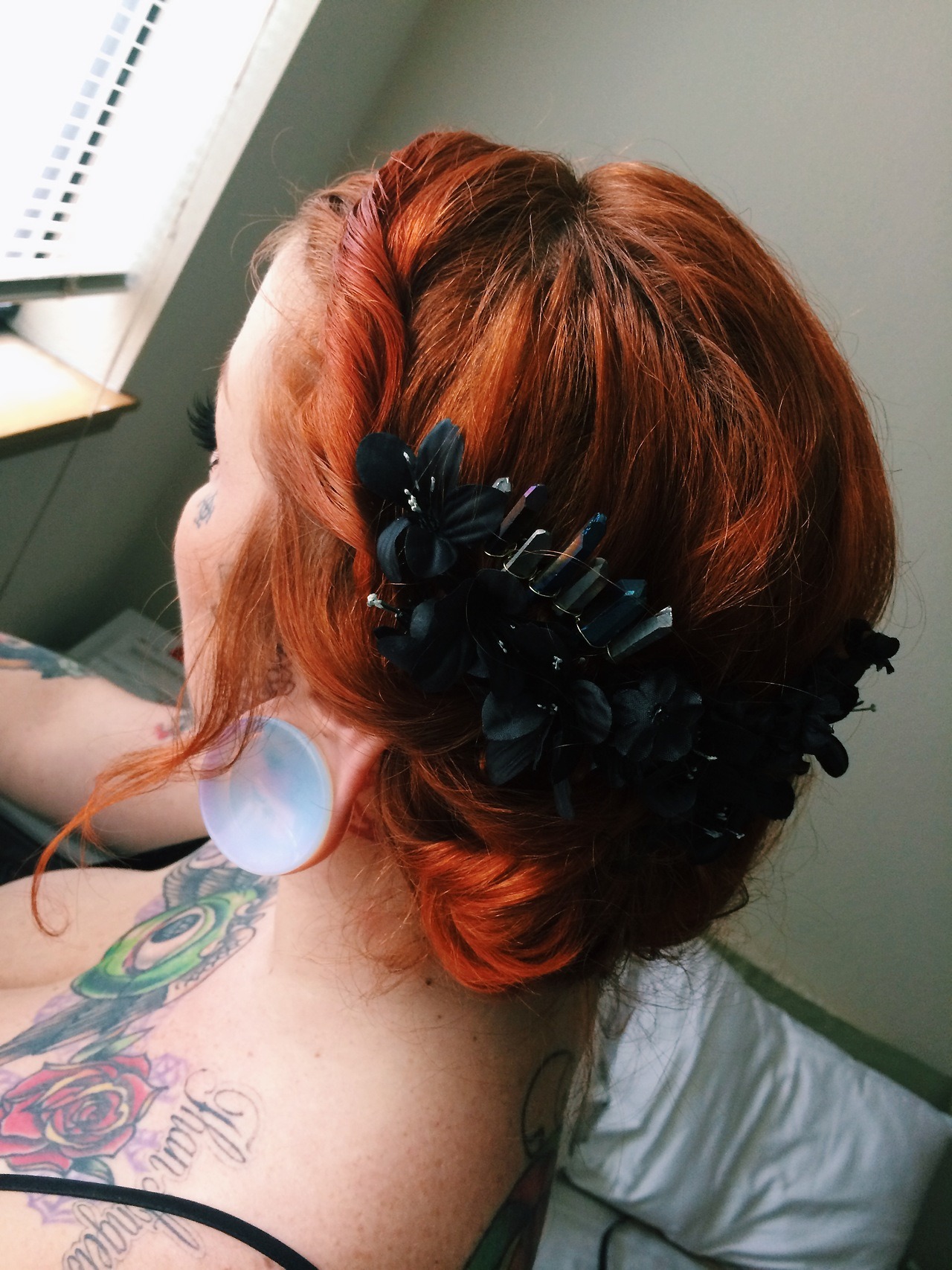 girlyplugs:  hex-files:  messy wedding hair photos. &lt;3  you are so beautiful !