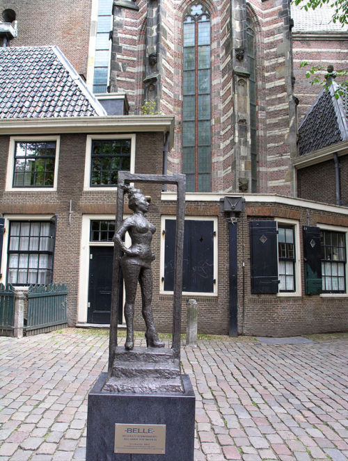 stripperina:Statue to honor the sex workers of the world. Installed March 2007 in Amsterdam, Oudeker