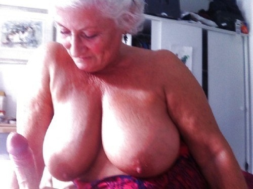 lickalicioushornymilfs:  More Sexy Naughty MILFs