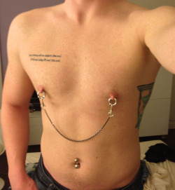 Love this kind of nipple piercings with the chain!