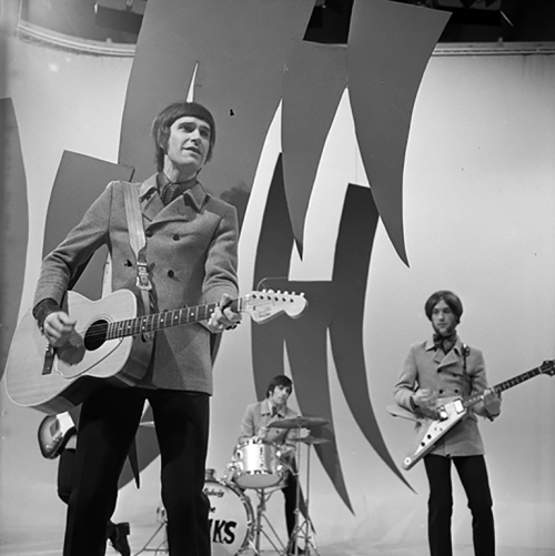 claraclarvoyant:The Kinks - “Fanclub” - dutch Tv April 29 1967 performing “Mr. Pleasant”