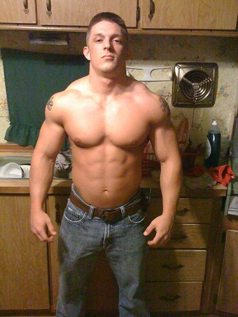 fitbufflads:  thorspage:  WOOF WOOF !!!!!!!!!!!!!!!!!! Thor’s Page  OMFG  Hot
