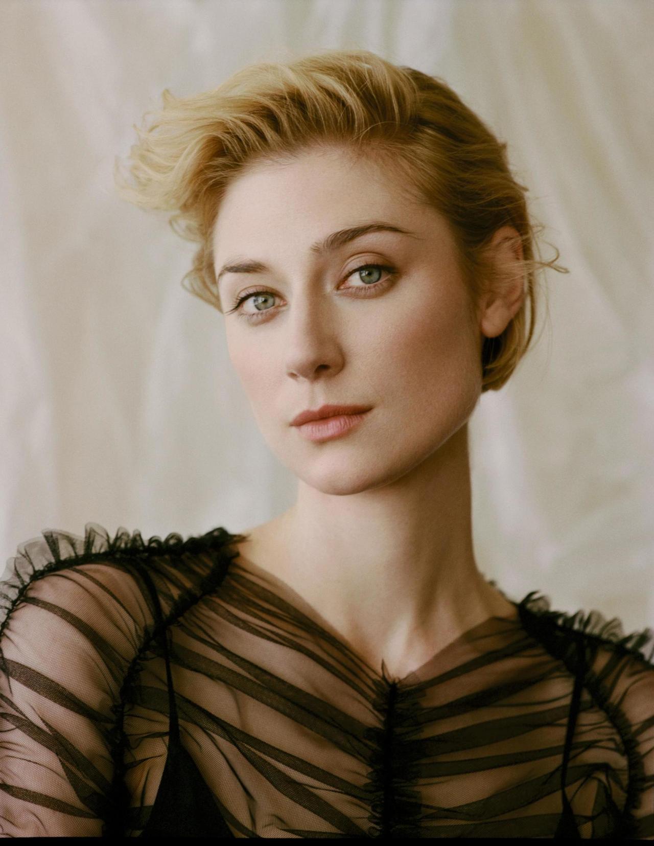 edenliaothewomb:  Elizabeth Debicki, photographed by Charlotte Hadden for ES magazine,