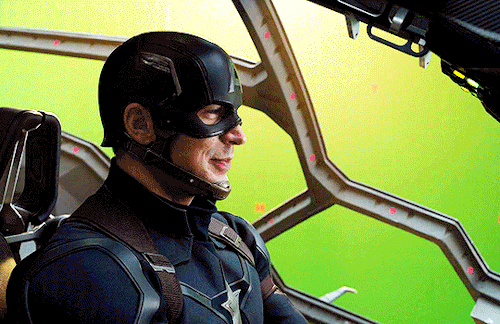chrisevansupdates:Chris Evans in the Captain America: Civil War Gag Reel