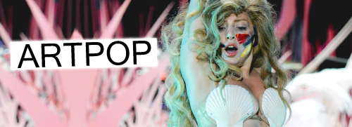  Lady Gaga -  Applause at the 2013 MTV Video Music Awards. 