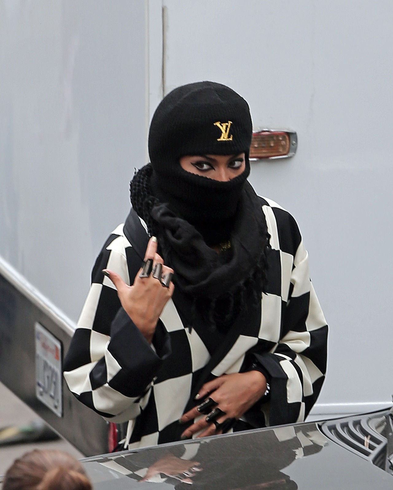 trxllmaticwavyw0lf:  girlsluvbeyonce: Beyoncé on the set of her new music video