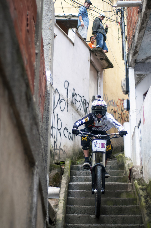 bernardofalcao:  Urban Downhill in Vidigal Favela - Rio de Janeiro, BRAZIL© bernardofalcao.com