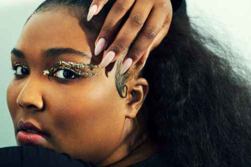 ahistoryofanxietyandanxietyand:Lizzo by Pari Dukovic